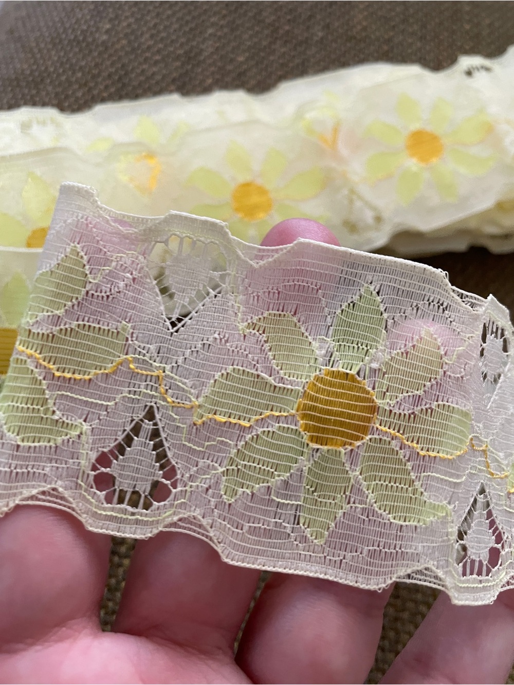 Vintage 17 ft retro daisy floral woven lace trim sewing supplies